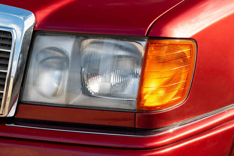 Image 33/50 of Mercedes-Benz E 320 (1994)