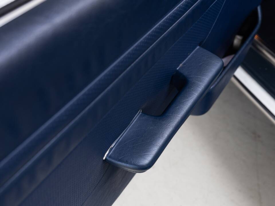 Image 12/35 de Mercedes-Benz 500 SL (1984)