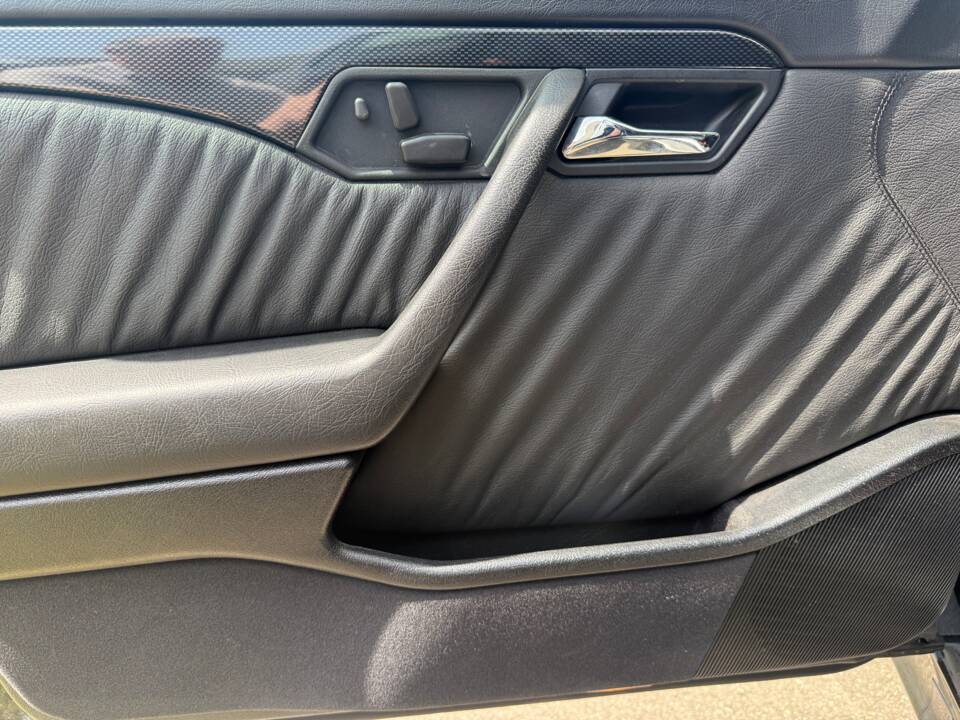 Image 8/22 of Mercedes-Benz C 36 AMG (1996)