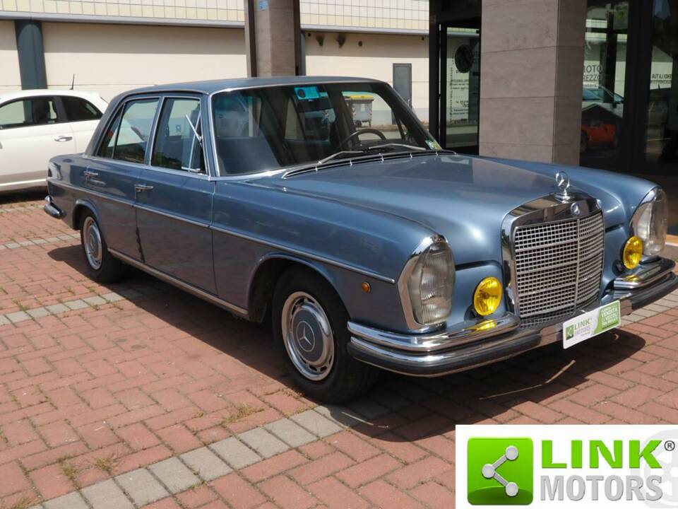 Image 3/10 de Mercedes-Benz 280 SE (1970)