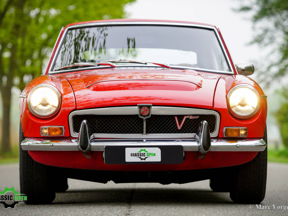 Image 2/46 de MG MGB GT V8 (1975)