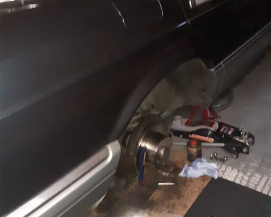 Image 37/39 of Mercedes-Benz 260 SE (1988)