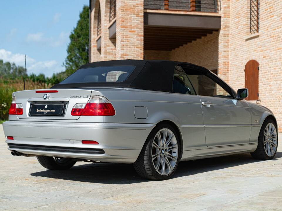 Immagine 7/50 di BMW 320Ci (2001)