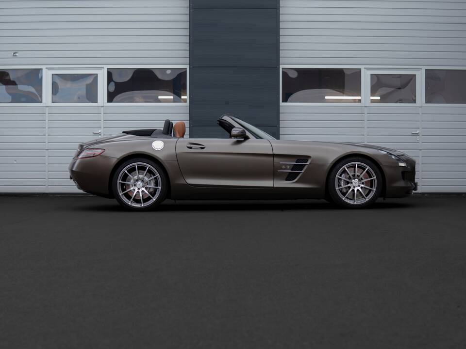Image 4/45 of Mercedes-Benz SLS AMG Roadster (2012)