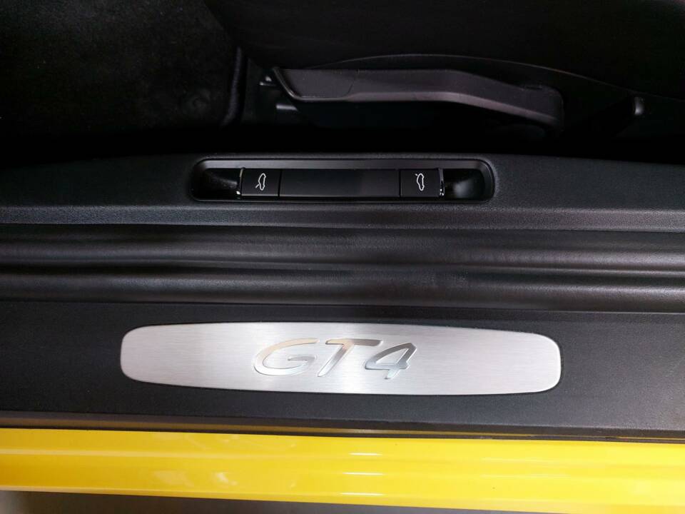 Image 23/25 of Porsche 718 Cayman GT4 (2021)