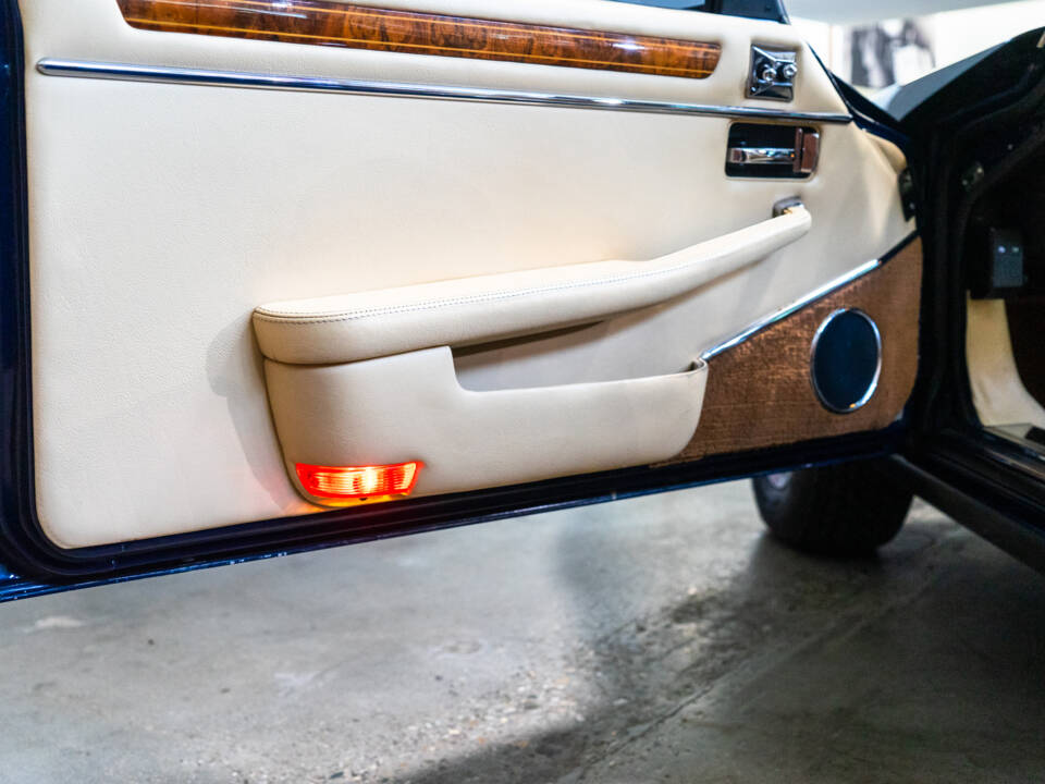 Image 18/30 de Jaguar XJS 5.3 V12 (1988)
