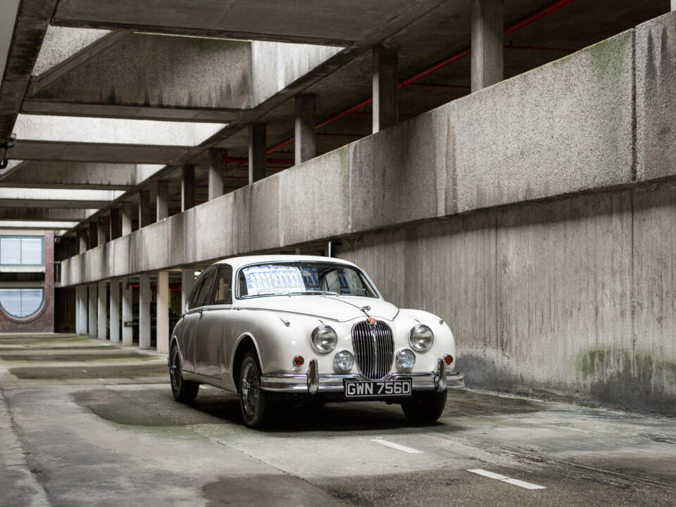 Image 15/43 de Jaguar Mk II 3.4 (1966)