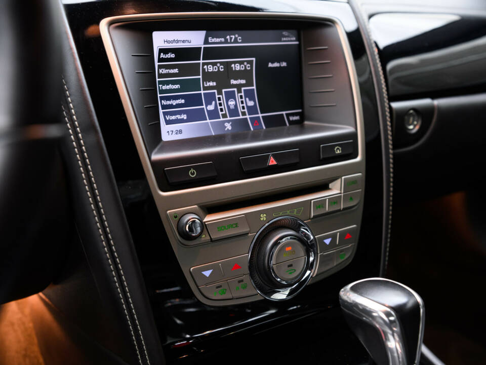 Image 25/37 of Jaguar XKR (2008)