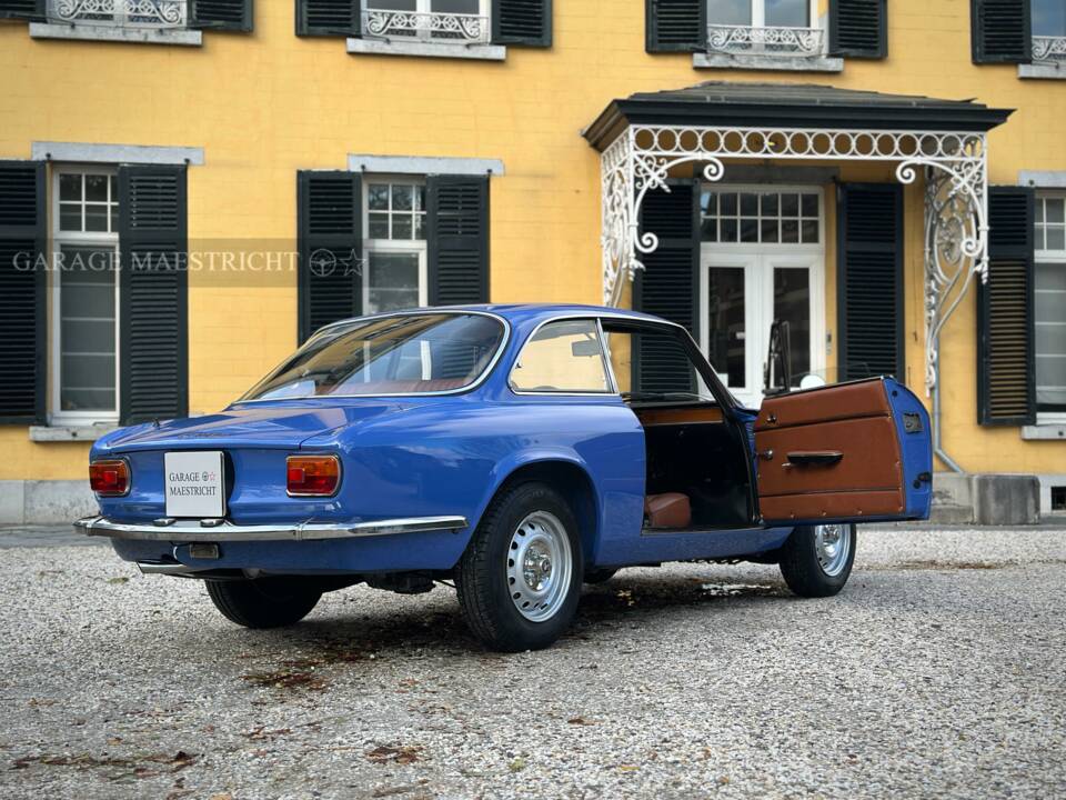 Bild 31/100 von Alfa Romeo Giulia GT 1300 Junior (1973)