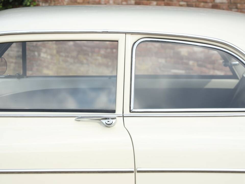Image 48/50 of Volvo P 123 GT (1969)