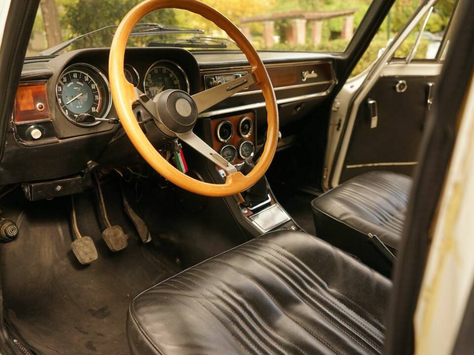 Image 85/100 of Alfa Romeo Giulia Nuova Super 1300 (1977)