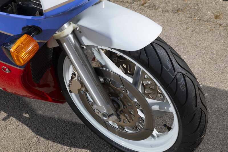 Image 11/50 of Honda VFR 750R RC 30 (1989)