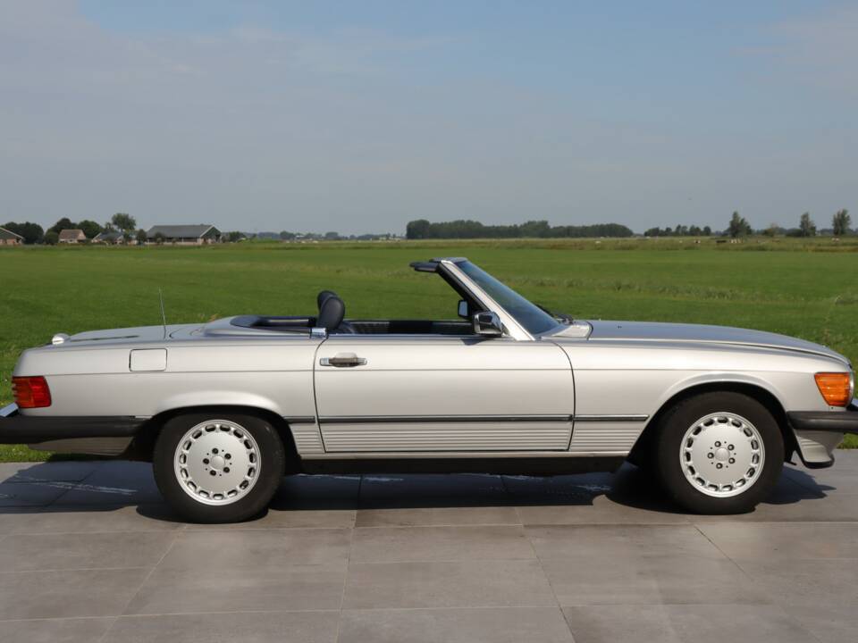 Image 16/50 de Mercedes-Benz 560 SL (1988)