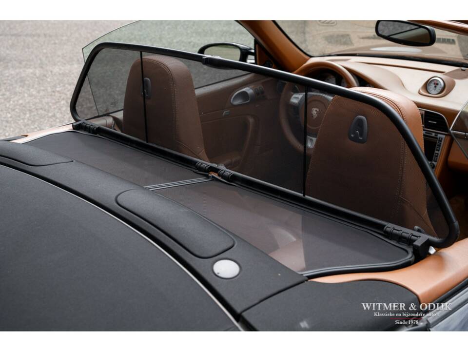 Image 27/32 of Porsche 911 Carrera S (2005)