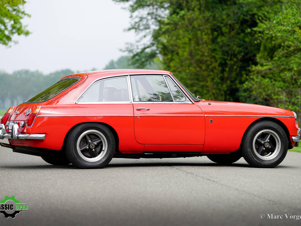 Image 24/46 de MG MGB GT V8 (1975)