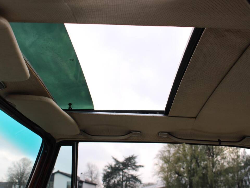 Image 18/27 de Mercedes-Benz 280 SE 3,5 (1971)