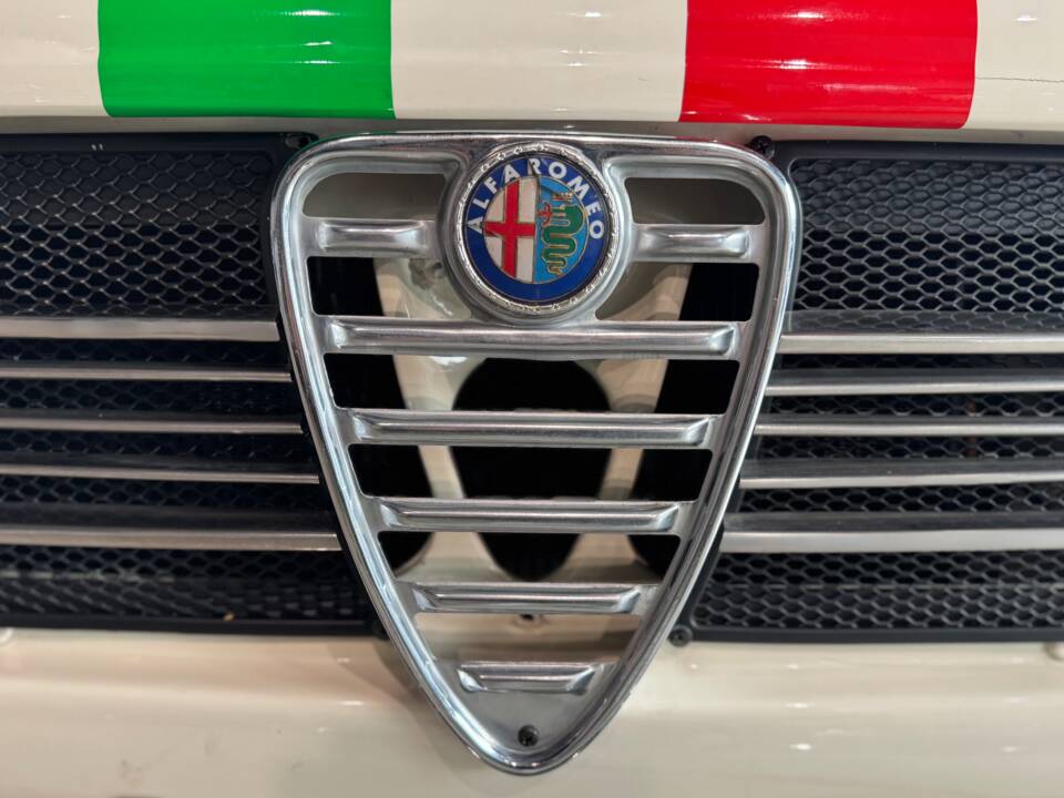 Image 23/47 of Alfa Romeo Giulia 1600 TI (1963)