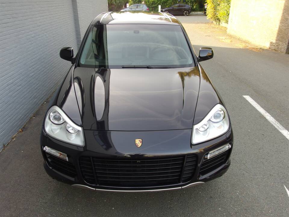 Imagen 10/97 de Porsche Cayenne Turbo (2007)