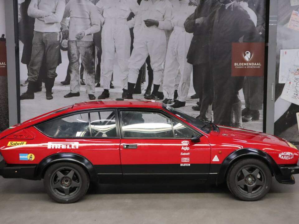 Bild 4/46 von Alfa Romeo GTV 2.0 (1982)