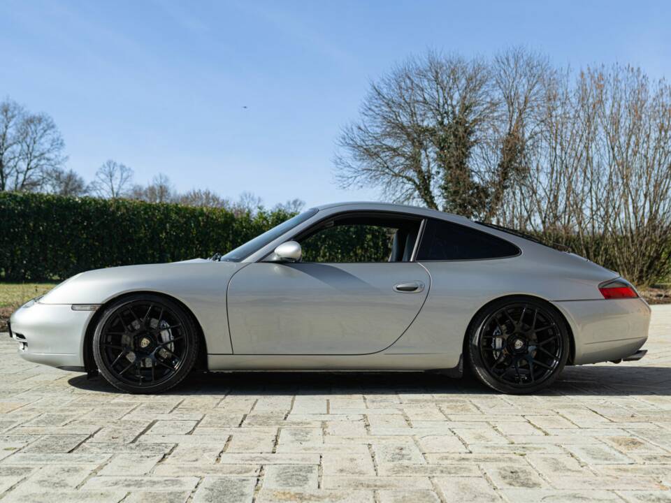 Image 4/50 of Porsche 911 Carrera 4 (1999)
