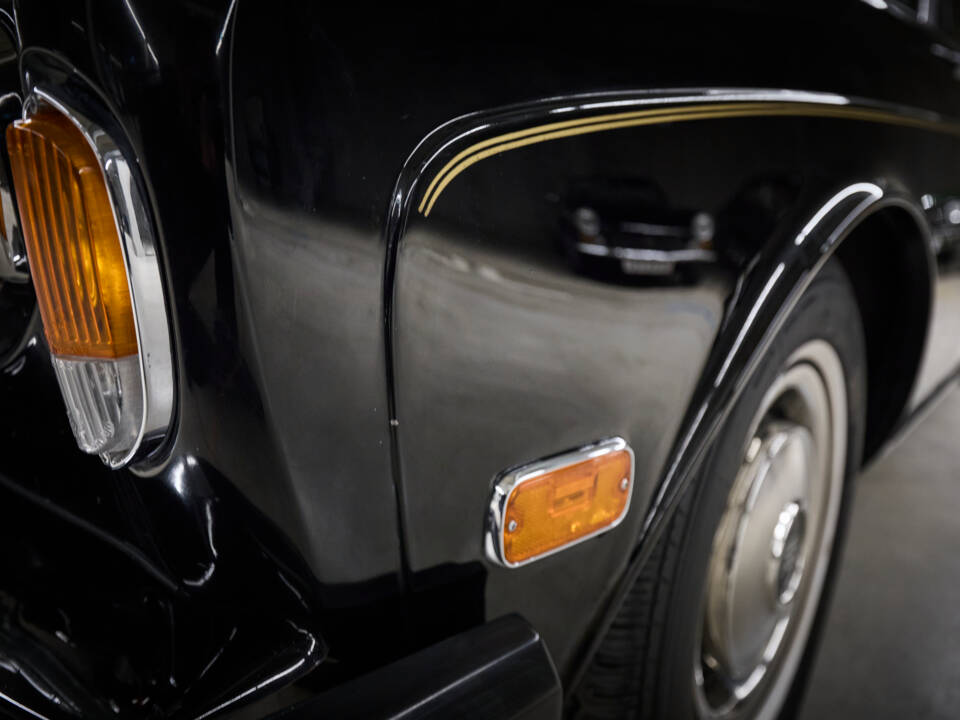 Image 21/99 of Rolls-Royce Corniche I (1979)