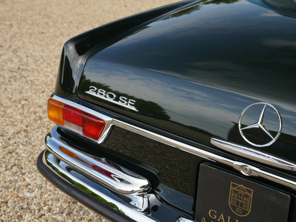 Image 12/50 of Mercedes-Benz 280 SE 3,5 (1971)