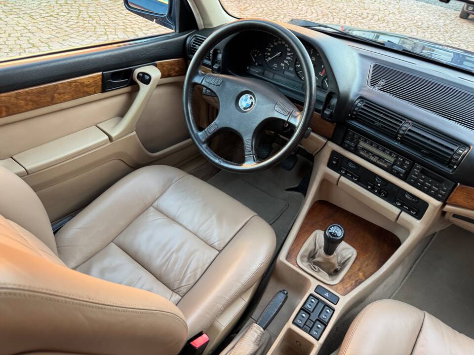 Immagine 28/99 di BMW 735i (1988)