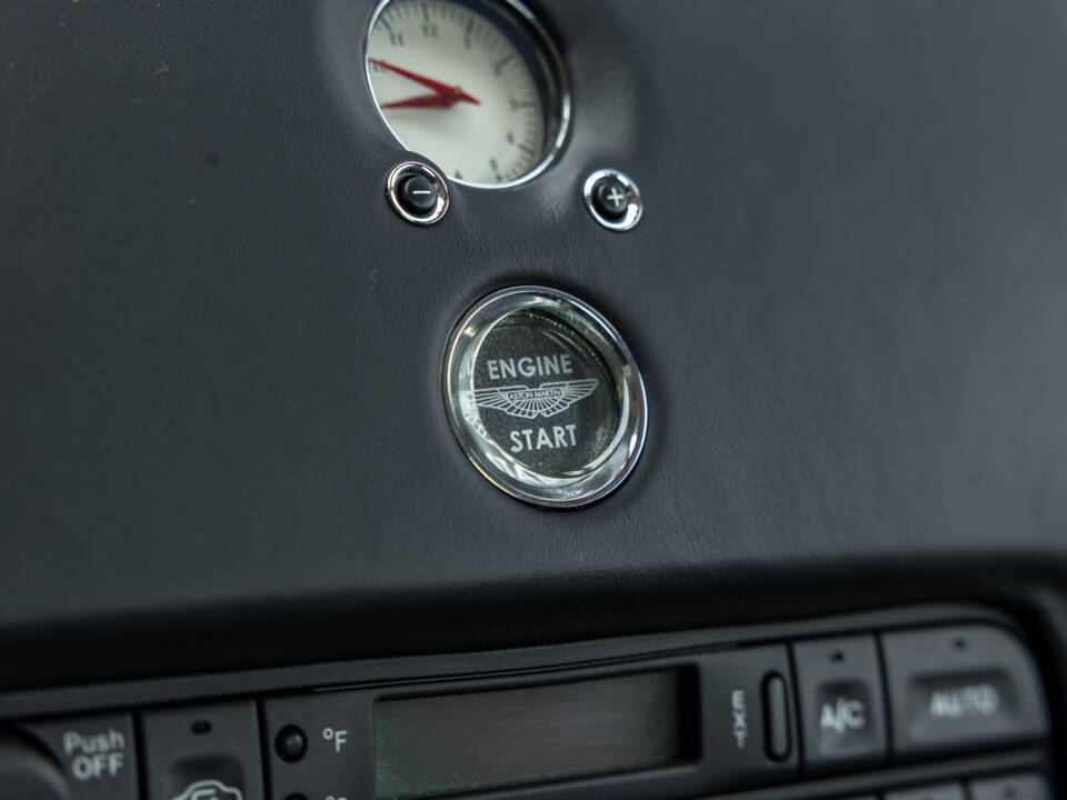Image 30/56 of Aston Martin V12 Vanquish S (2005)