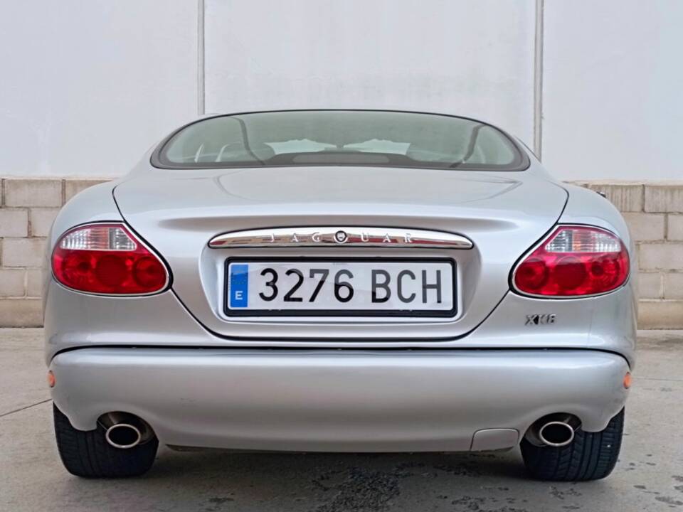 Bild 7/8 von Jaguar XK8 4.0 (2000)