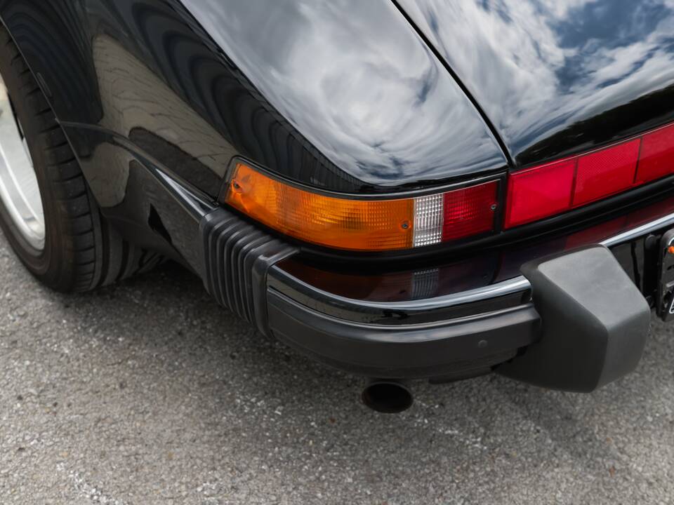 Image 28/108 de Porsche 911 Carrera 3.2 (1989)