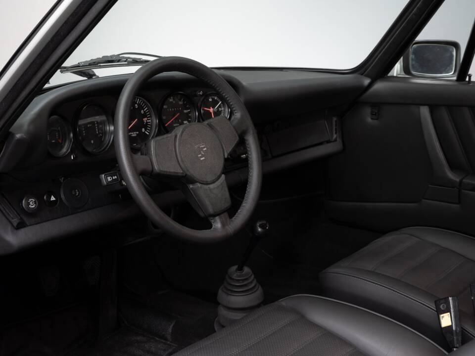 Image 14/29 of Porsche 911 Turbo 3.0 (1976)