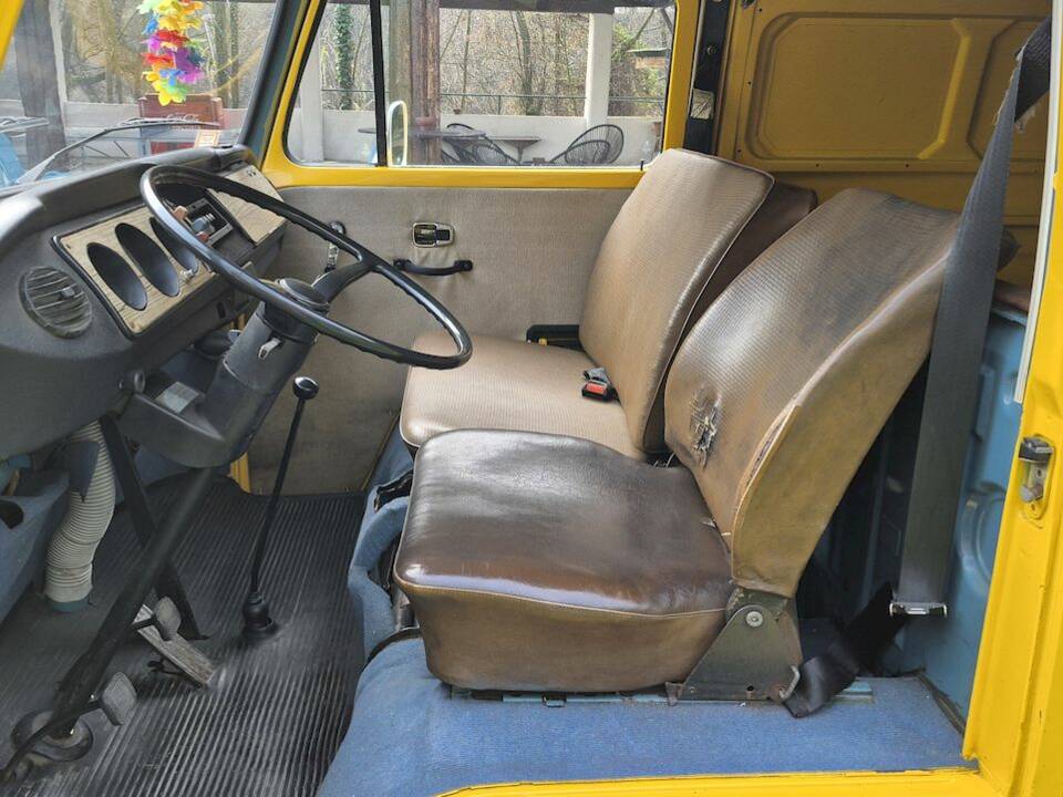 Bild 25/50 von Volkswagen T2b Kastenwagen (1976)