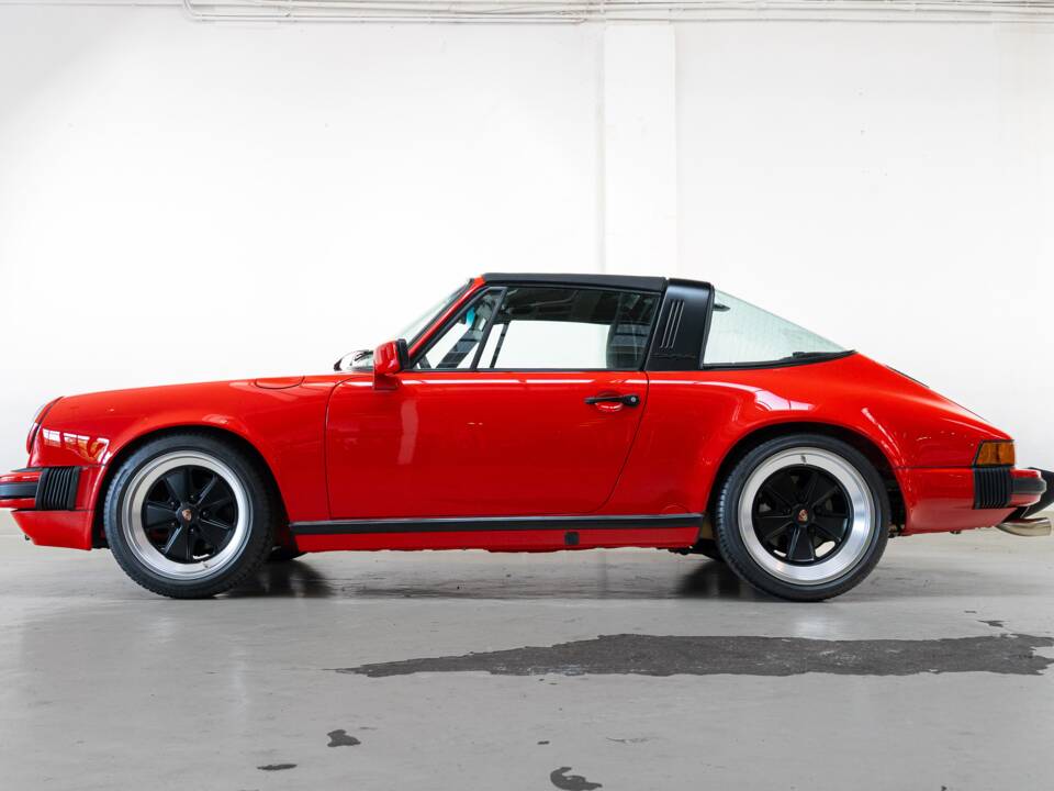 Image 3/31 of Porsche 911 Carrera 3.2 (1988)