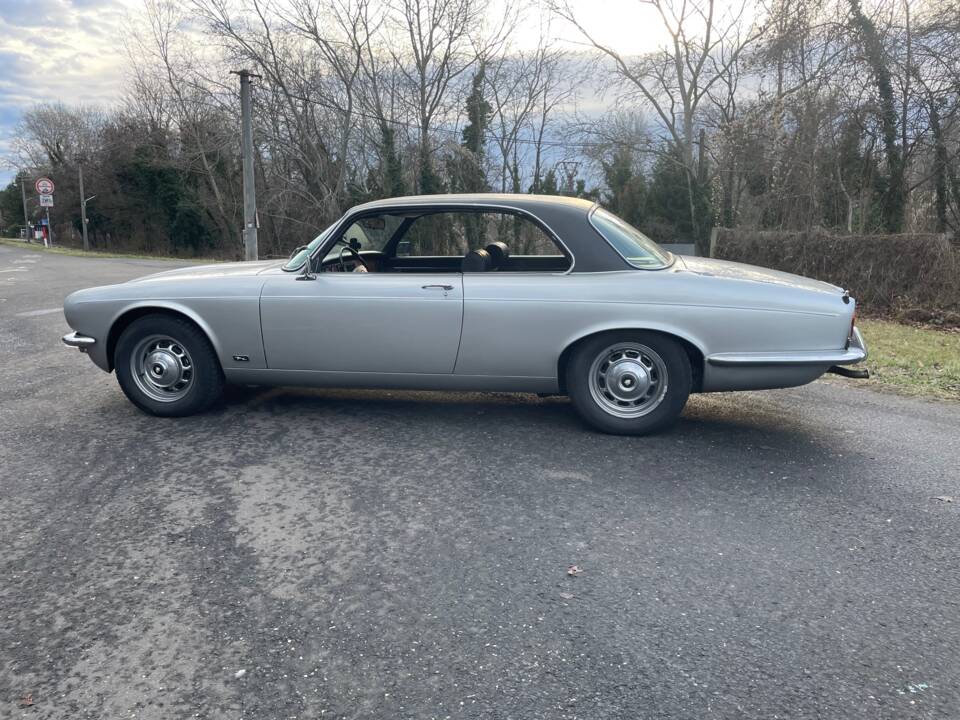 Image 13/20 de Jaguar XJ 6 C 4.2 (1975)