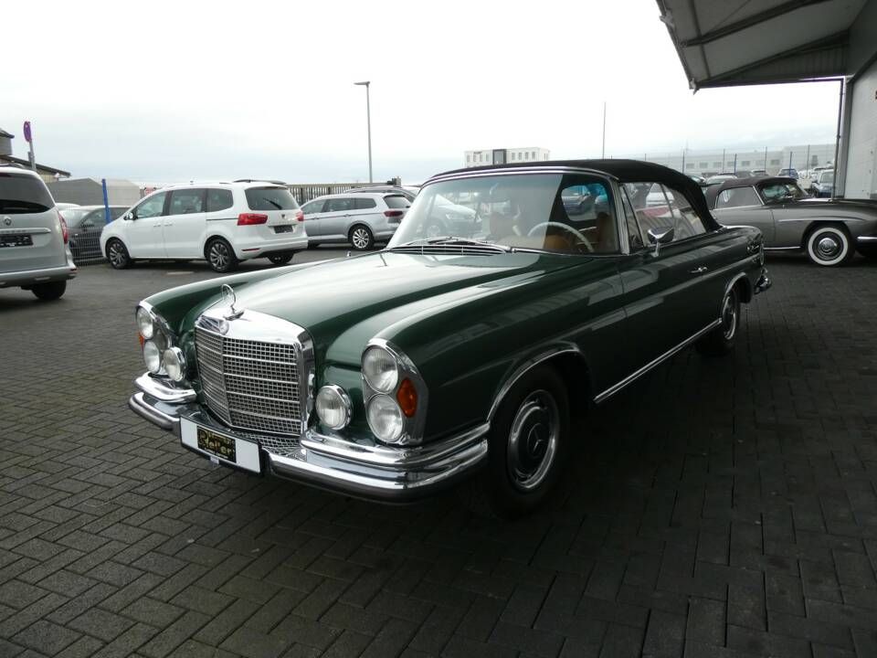 Afbeelding 3/26 van Mercedes-Benz 280 SE 3,5 (1970)
