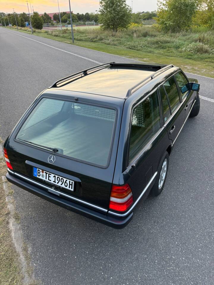 Image 10/24 of Mercedes-Benz E 320 T (1996)