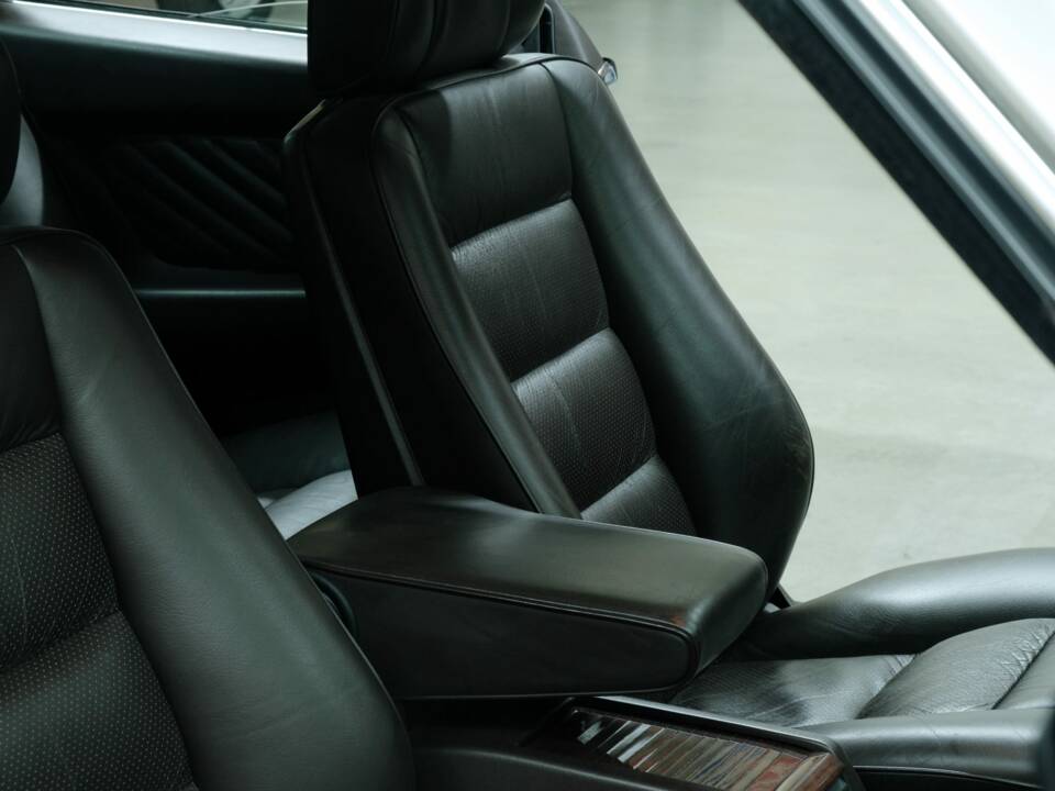 Image 34/50 of Mercedes-Benz 420 SEC (1989)