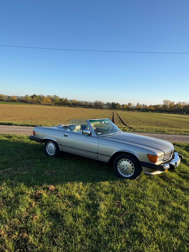 Image 2/8 de Mercedes-Benz 560 SL (1987)