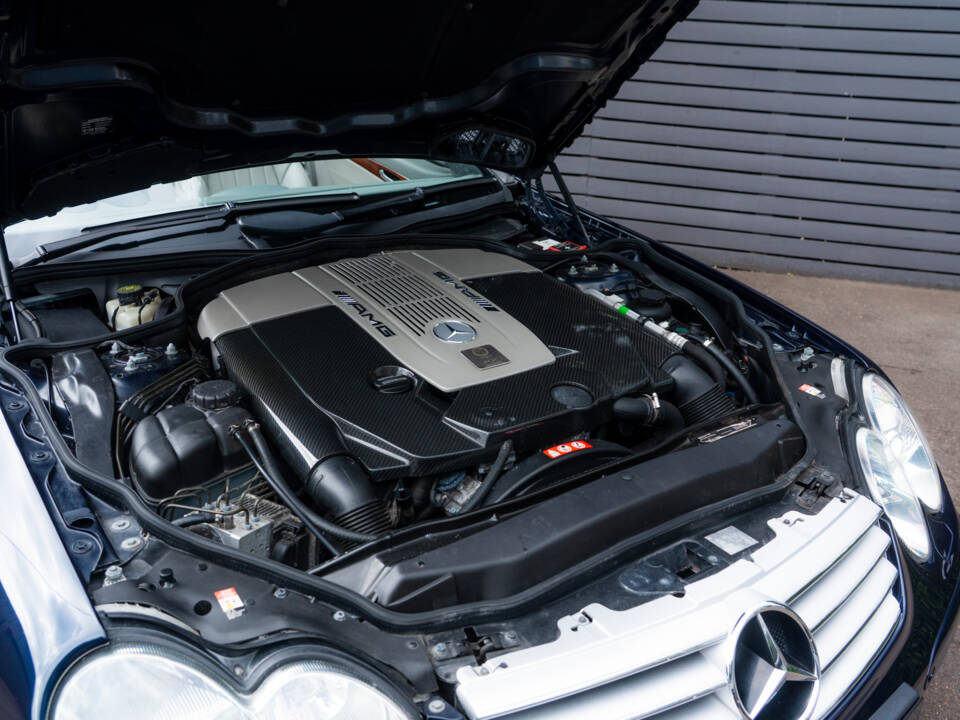 Image 19/60 of Mercedes-Benz SL 65 AMG (2004)