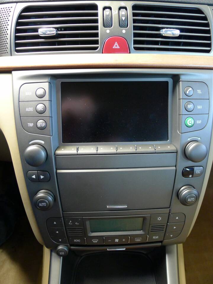 Imagen 3/42 de Lancia Thesis 2.4 (2002)