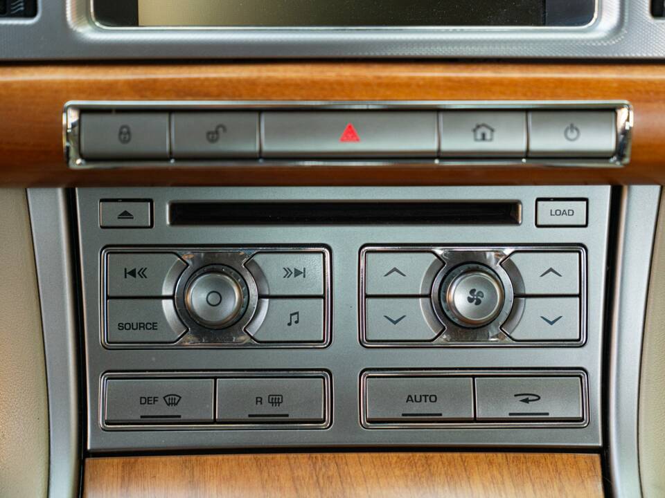 Immagine 40/50 di Jaguar XF 3.0 D-S (2008)