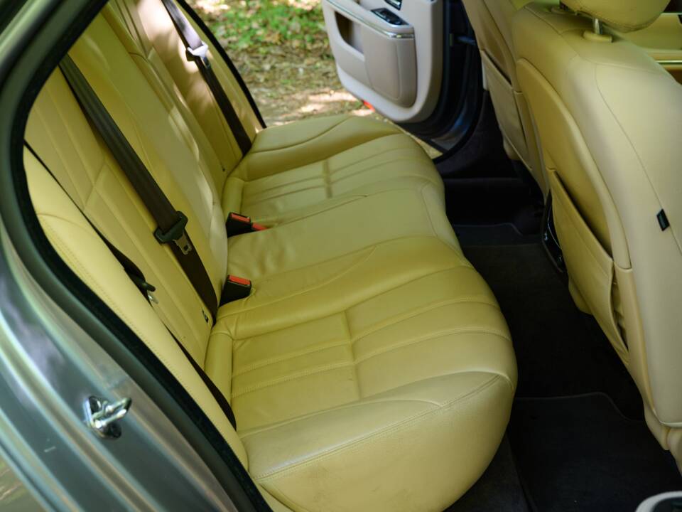 Bild 42/50 von Jaguar XJ 5.0 (2012)