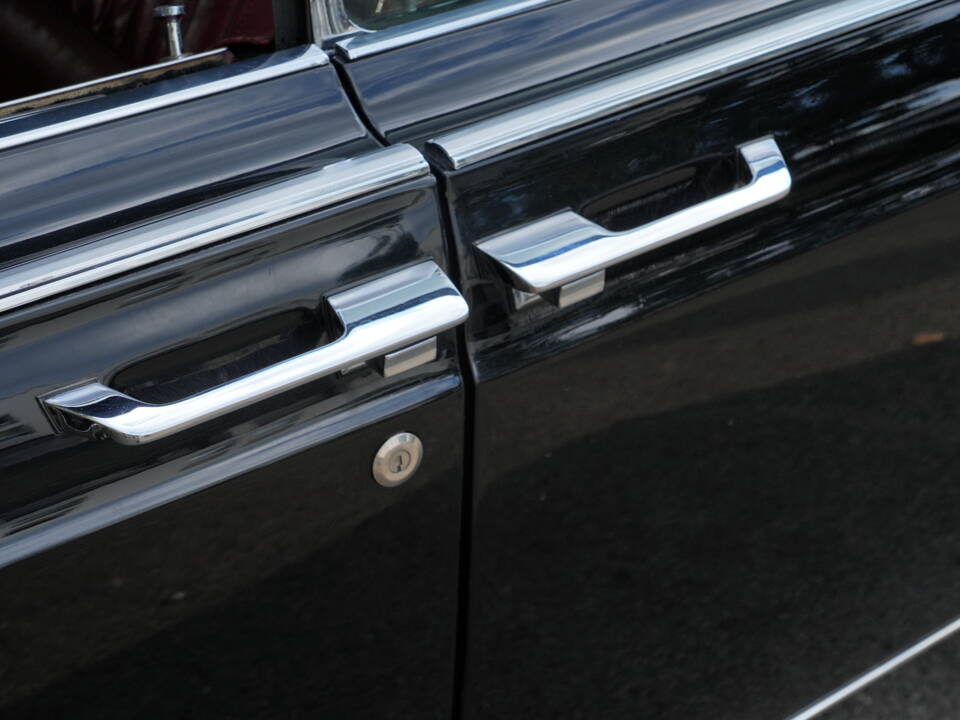 Immagine 19/57 di Lincoln Continental Convertible (1966)