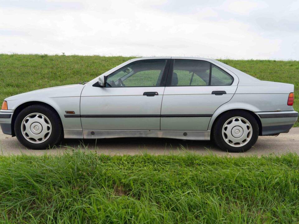 Image 14/40 de BMW 320i (1994)