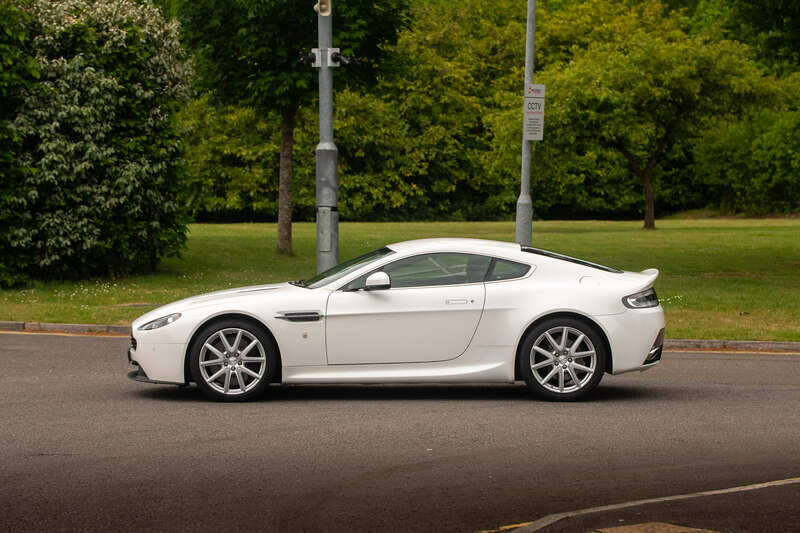Bild 32/50 von Aston Martin V8 Vantage (2013)