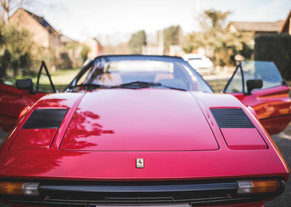 Bild 4/8 von Ferrari 308 GTSi Quattrovalvole (1985)
