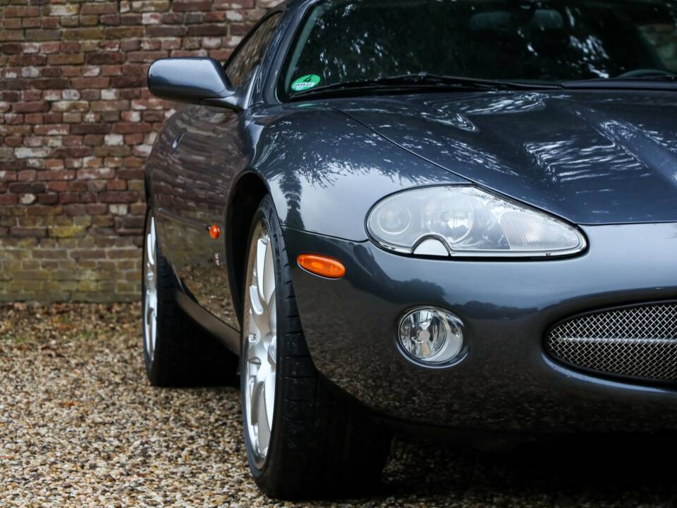 Immagine 42/50 di Jaguar XK8 4.0 (2002)