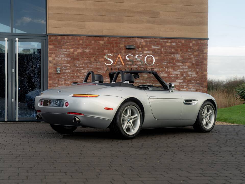 Image 18/84 of BMW Z8 (2001)