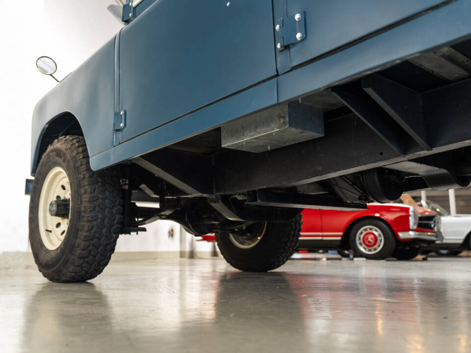 Image 30/31 of Land Rover 109 (1980)