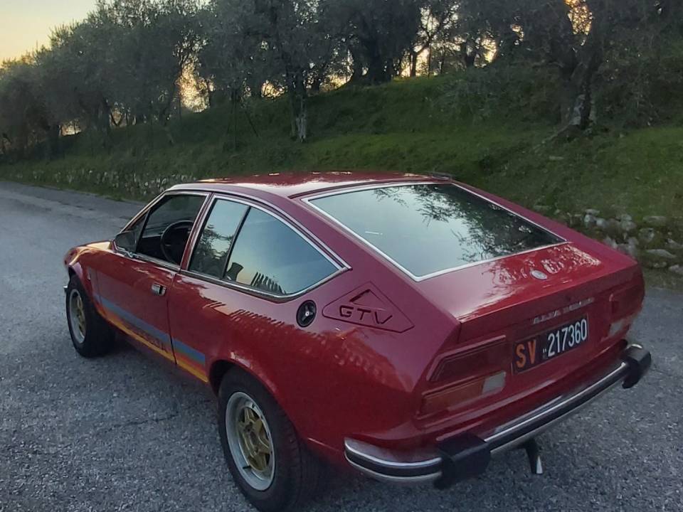 Image 8/11 de Alfa Romeo Alfetta GTV 2.0 Turbodelta (1979)